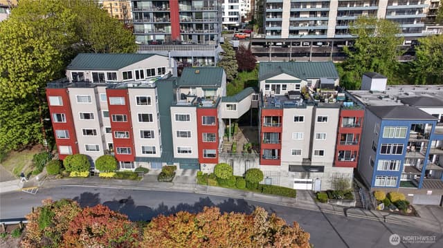 Property photo for 524 6th Avenue W #110, Seattle photo 2