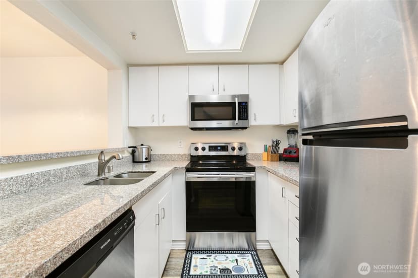 Property photo for 1825 S 330th Street #E7, Federal Way photo 9