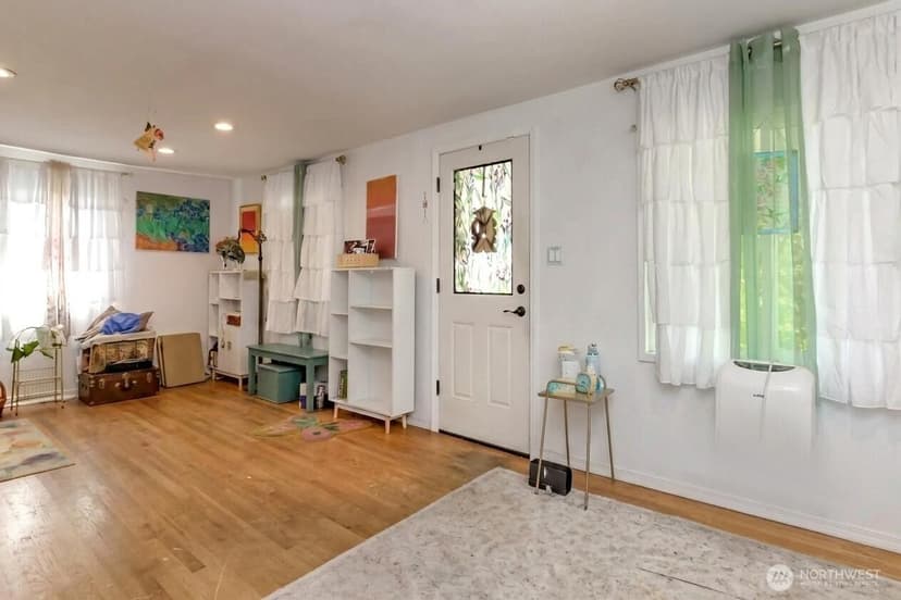 Property photo for 208 F Street SE, Auburn photo 6
