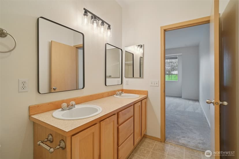 Property photo for 2906 SE 8TH Place #2111, Renton photo 19