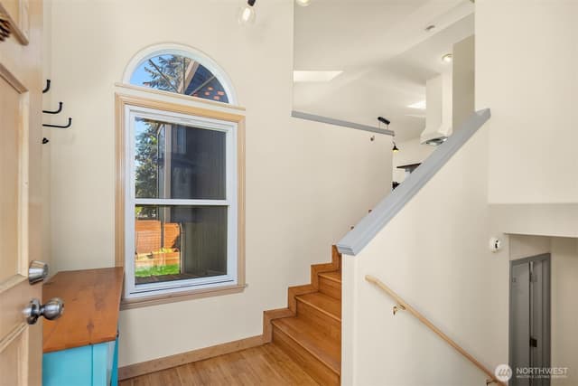 Property photo for 6627 Ellis Avenue S, Seattle photo 2