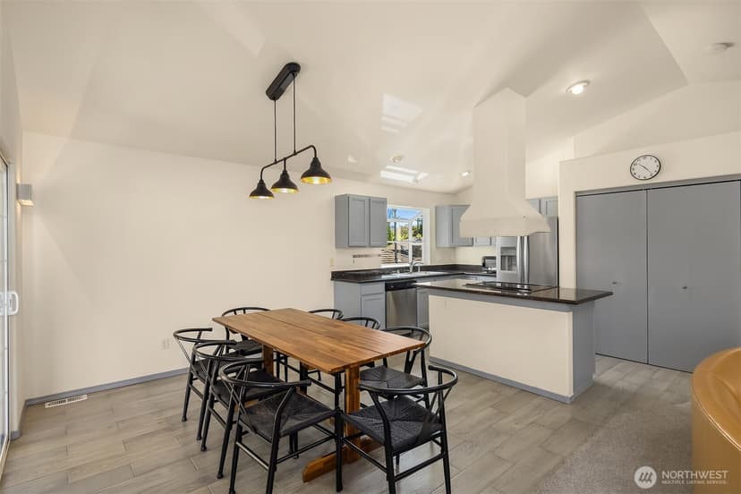 Property photo for 6627 Ellis Avenue S, Seattle photo 9