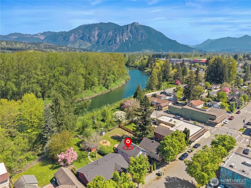 Property photo for 8084 Falls Avenue SE, Snoqualmie photo 2