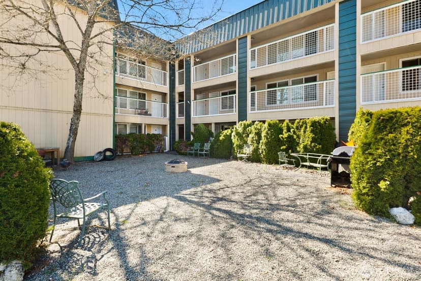 Property photo for 101 SW 119th Street #102, Burien photo 3