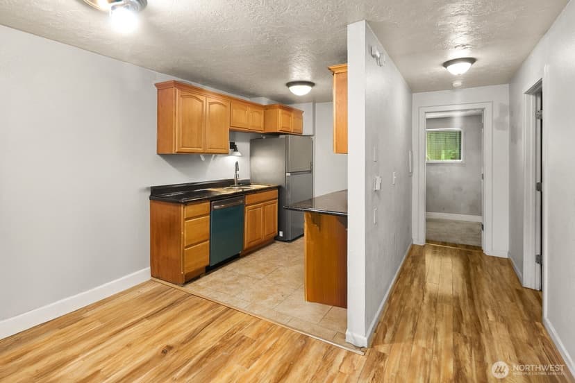 Property photo for 101 SW 119th Street #102, Burien photo 8