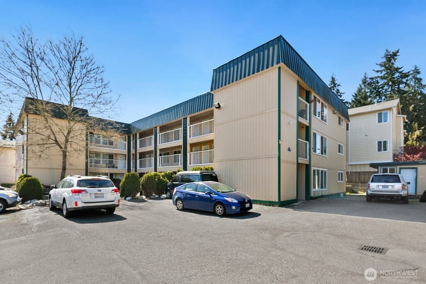 Property photo for 101 SW 119th Street #102, Burien photo 2