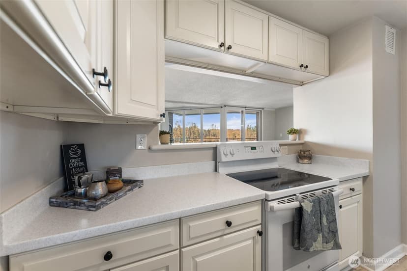 Property photo for 9500 Rainier Avenue S #507, Seattle photo 13