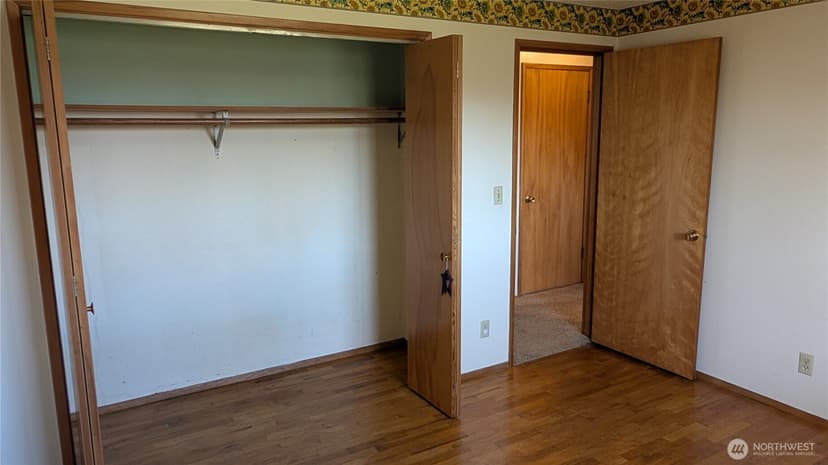 Property photo for 803 13th Street SW, Puyallup photo 15