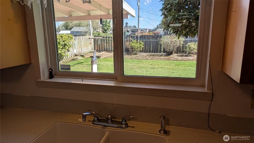 Property photo for 803 13th Street SW, Puyallup photo 11