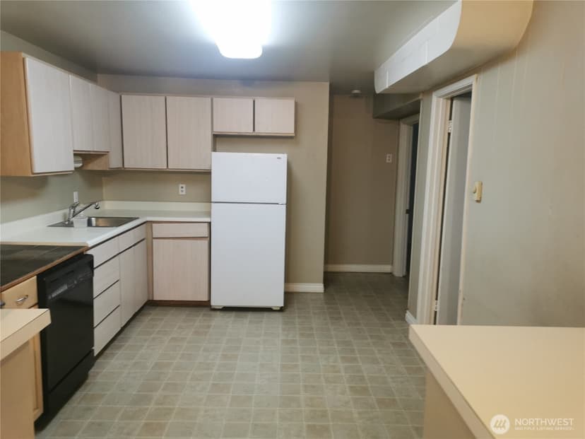 Property photo for 7822 NE Lake City Way NE, Seattle photo 14