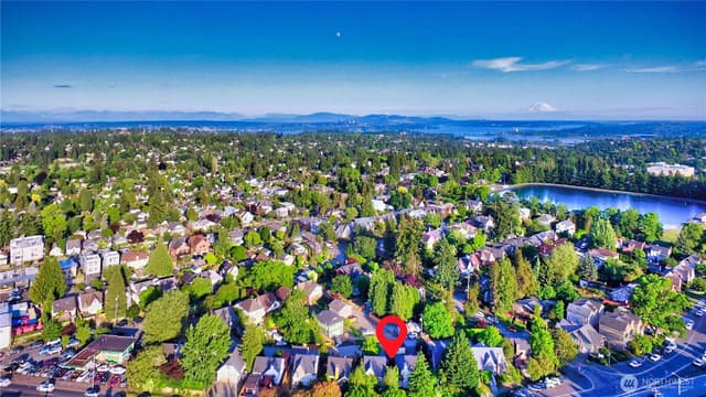 Property photo for 7822 NE Lake City Way NE, Seattle photo 4