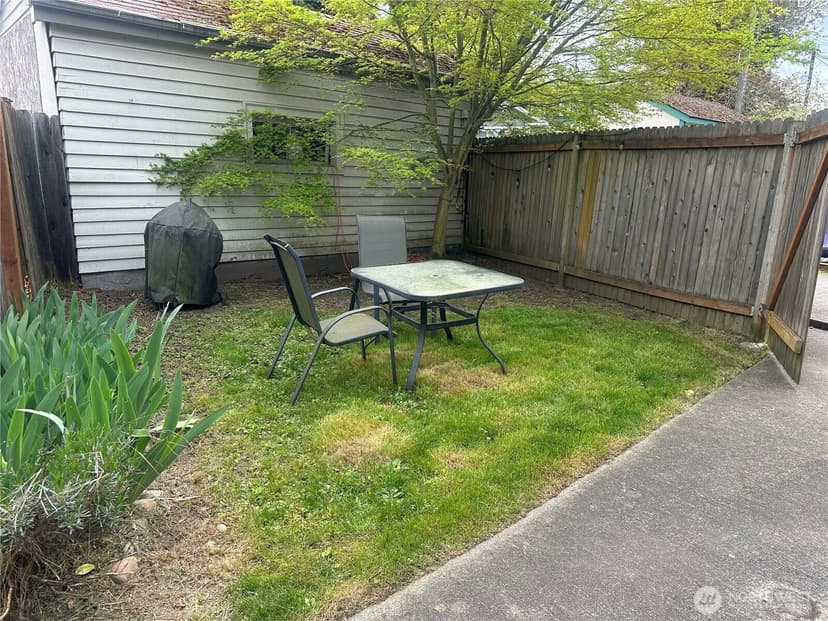 Property photo for 7822 NE Lake City Way NE, Seattle photo 19