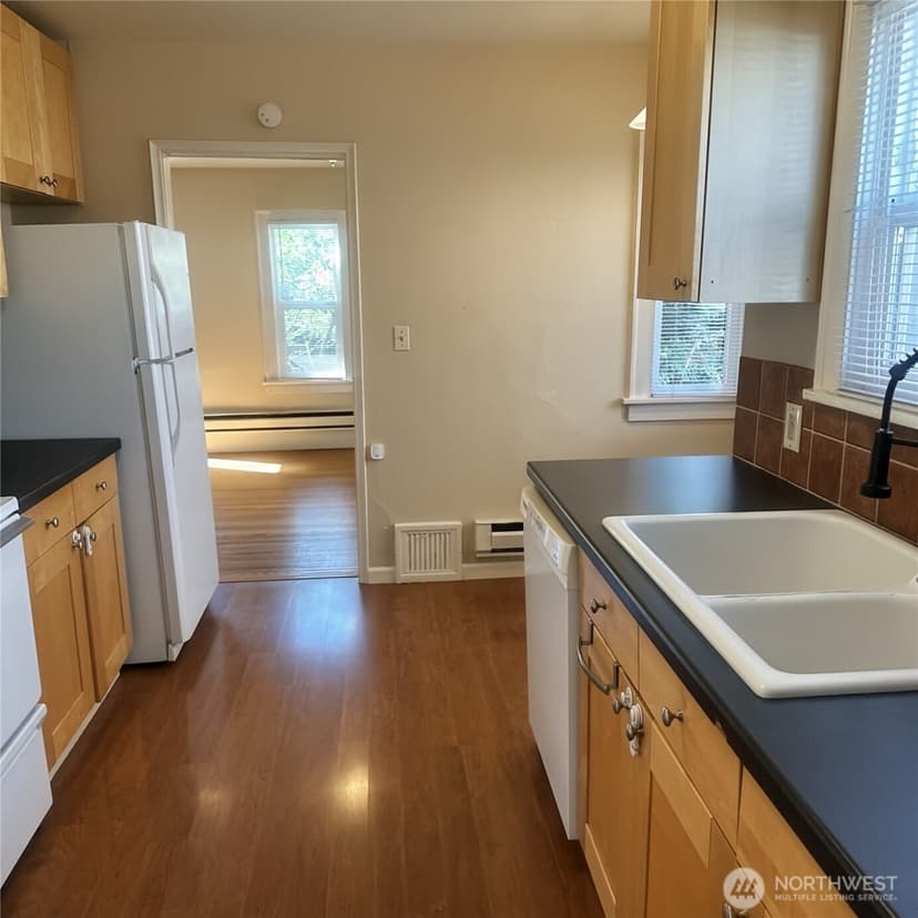 Property photo for 7822 NE Lake City Way NE, Seattle photo 10