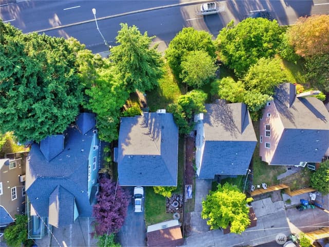 Property photo for 7822 NE Lake City Way NE, Seattle photo 3