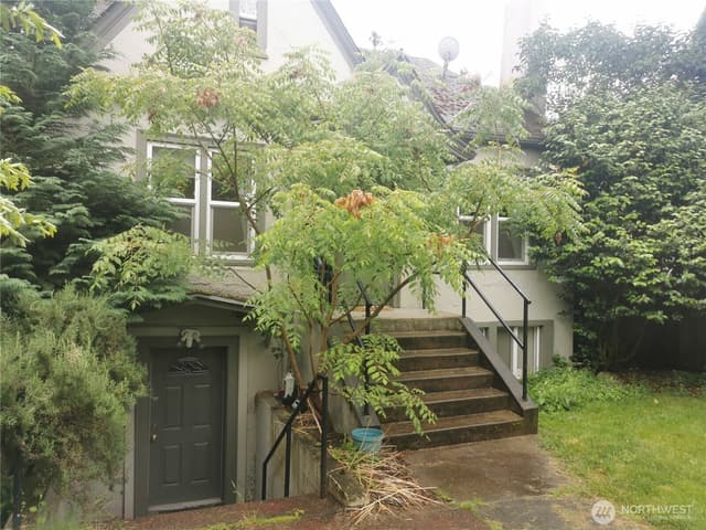 Property photo for 7822 NE Lake City Way NE, Seattle photo 2