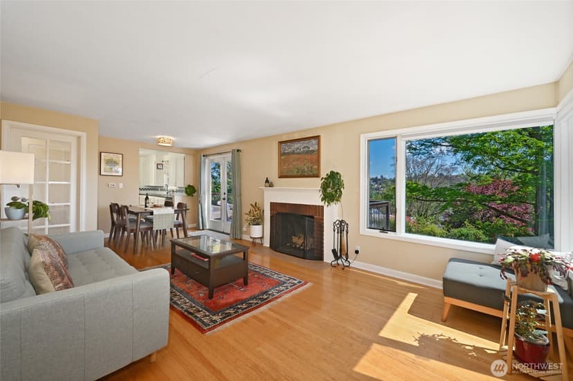 Property photo for 2822 23rd Avenue W, Seattle photo 7