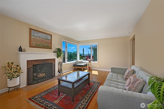 Property photo for 2822 23rd Avenue W, Seattle photo 5