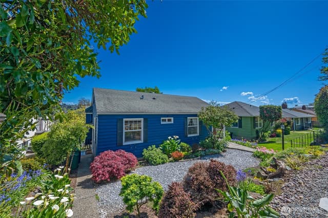 Property photo for 2822 23rd Avenue W, Seattle photo 2