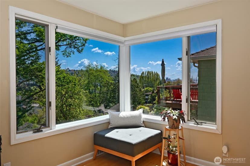Property photo for 2822 23rd Avenue W, Seattle photo 6