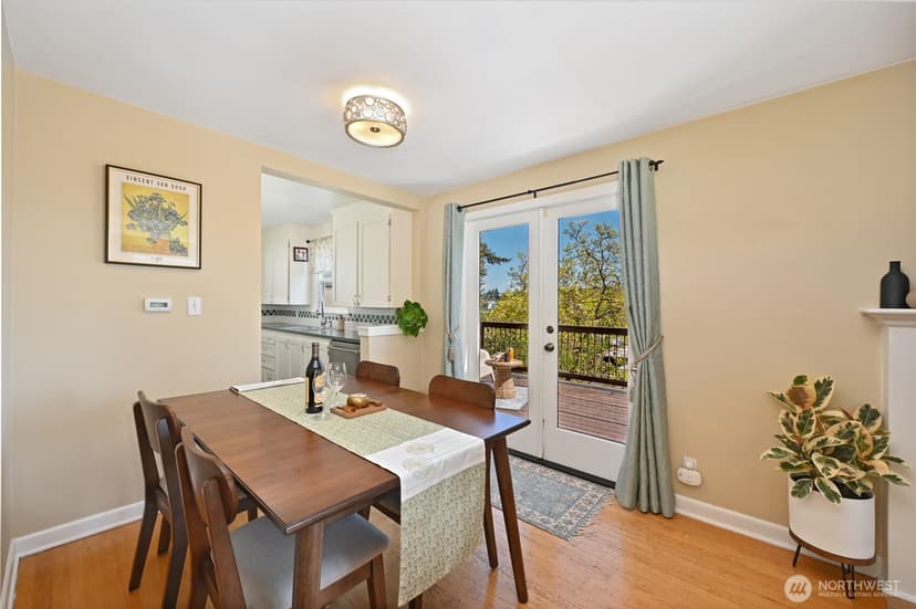 Property photo for 2822 23rd Avenue W, Seattle photo 8