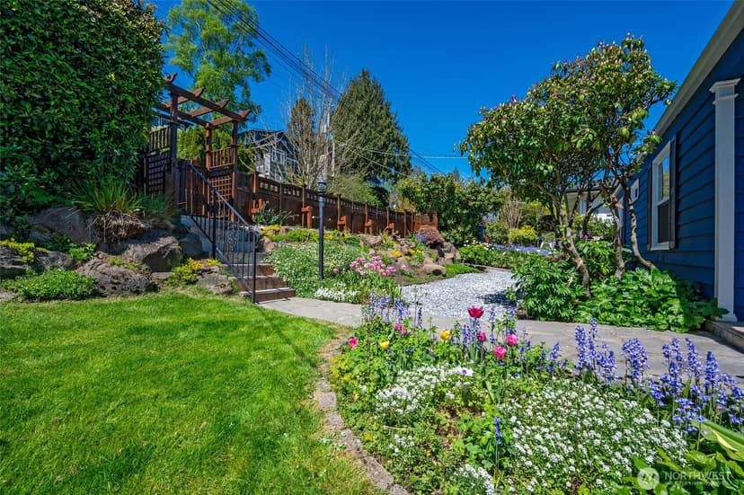 Property photo for 2822 23rd Avenue W, Seattle photo 3