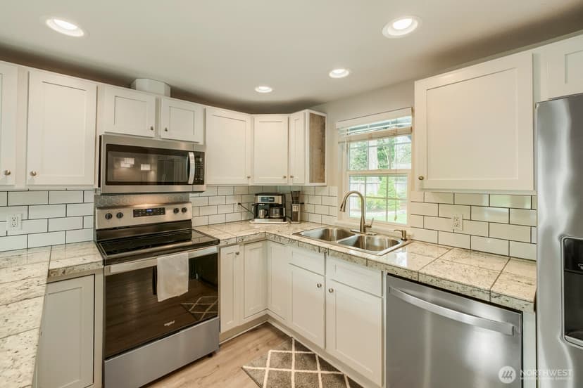 Property photo for 21650 SE 267th Street, Maple Valley photo 9