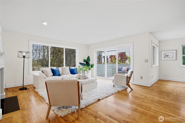 Property photo for 3813 23rd Avenue W, Seattle photo 4