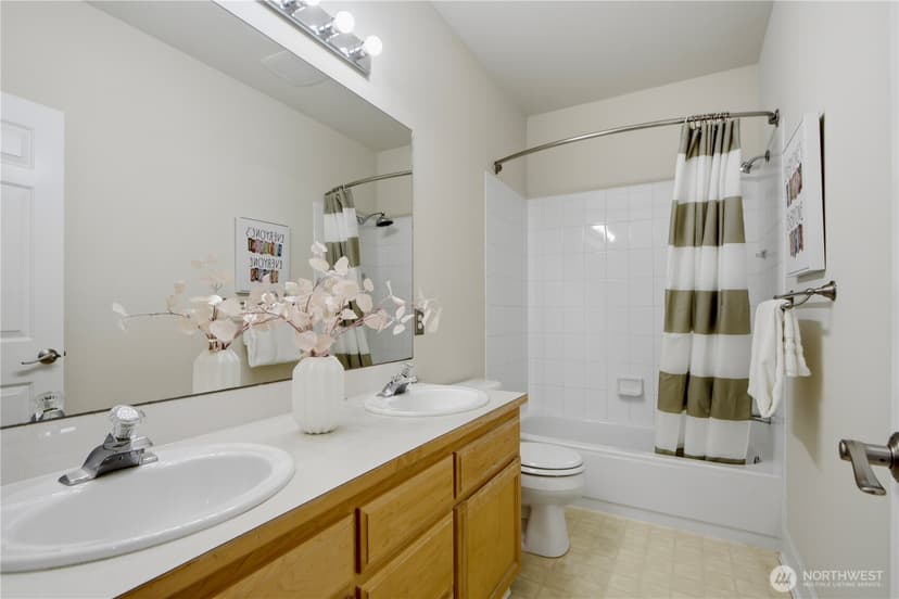 Property photo for 3813 23rd Avenue W, Seattle photo 26