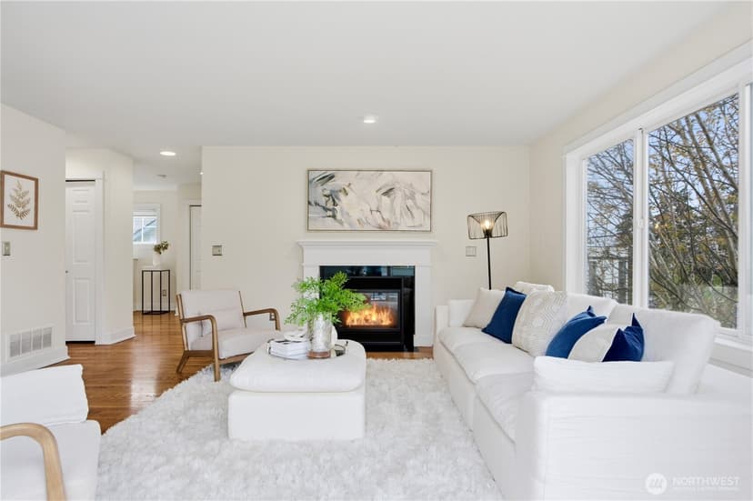 Property photo for 3813 23rd Avenue W, Seattle photo 6