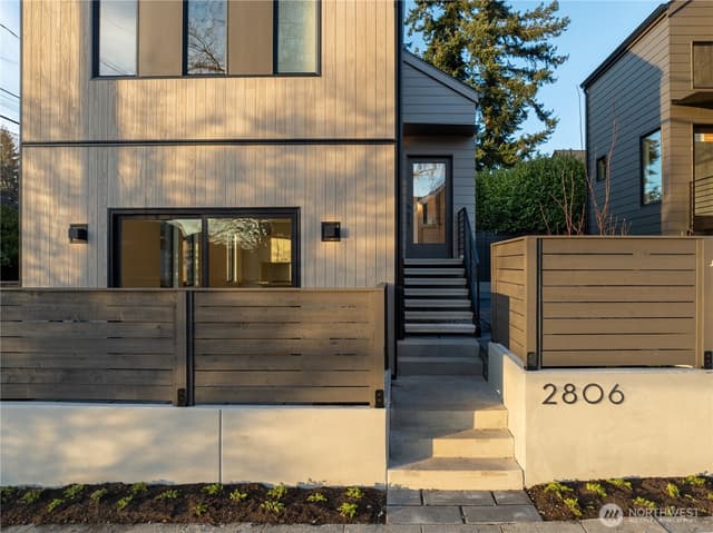 Property photo for 2806 W Dravus Street, Seattle photo 3