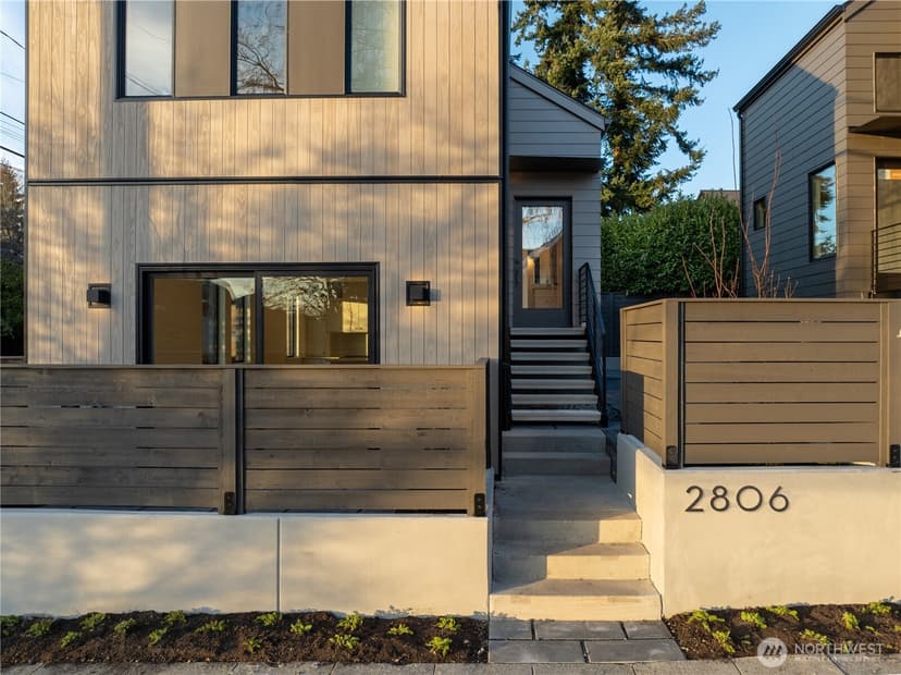 Property photo for 2806 W Dravus Street, Seattle photo 3