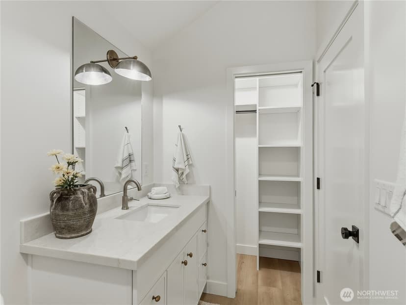 Property photo for 2806 W Dravus Street, Seattle photo 18