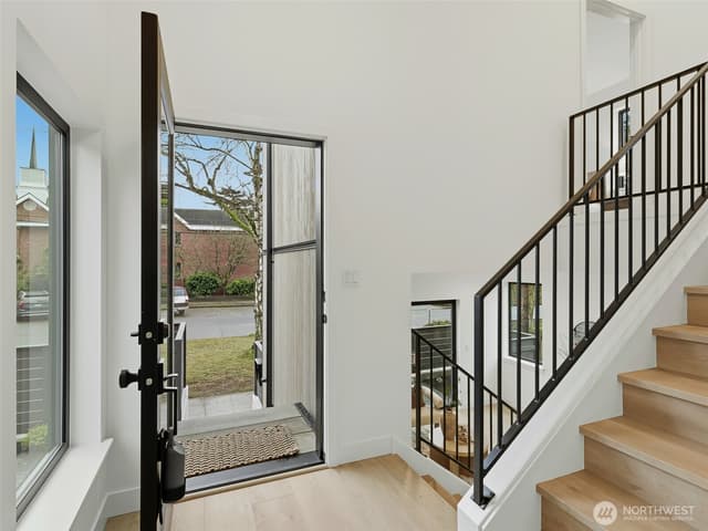 Property photo for 2806 W Dravus Street, Seattle photo 4