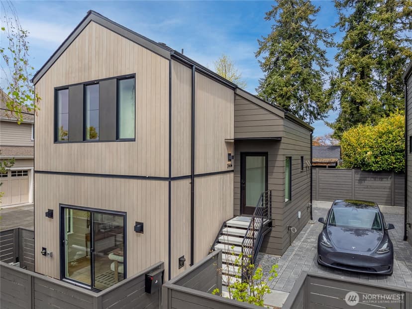 Property photo for 2806 W Dravus Street, Seattle photo 2