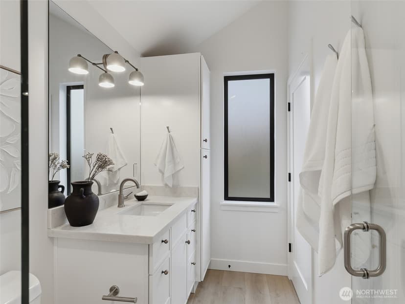 Property photo for 2806 W Dravus Street, Seattle photo 16