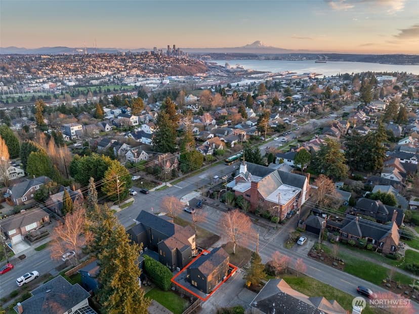 Property photo for 2806 W Dravus Street, Seattle photo 20