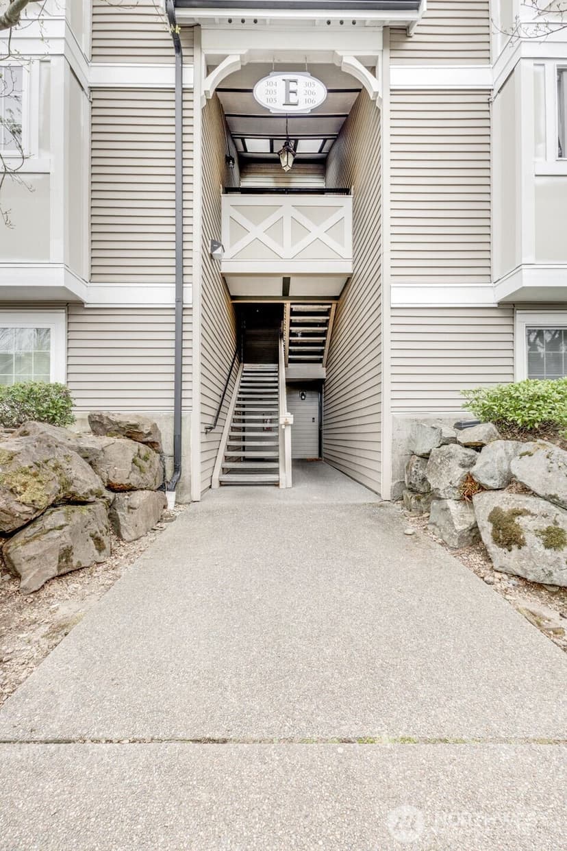 Property photo for 10619 SE 261st Place #E304, Kent photo 3