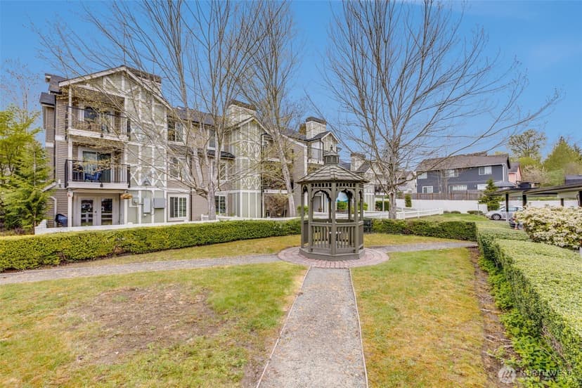 Property photo for 10619 SE 261st Place #E304, Kent photo 2