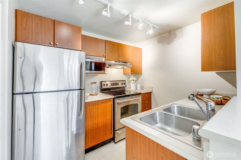 Property photo for 10619 SE 261st Place #E304, Kent photo 16
