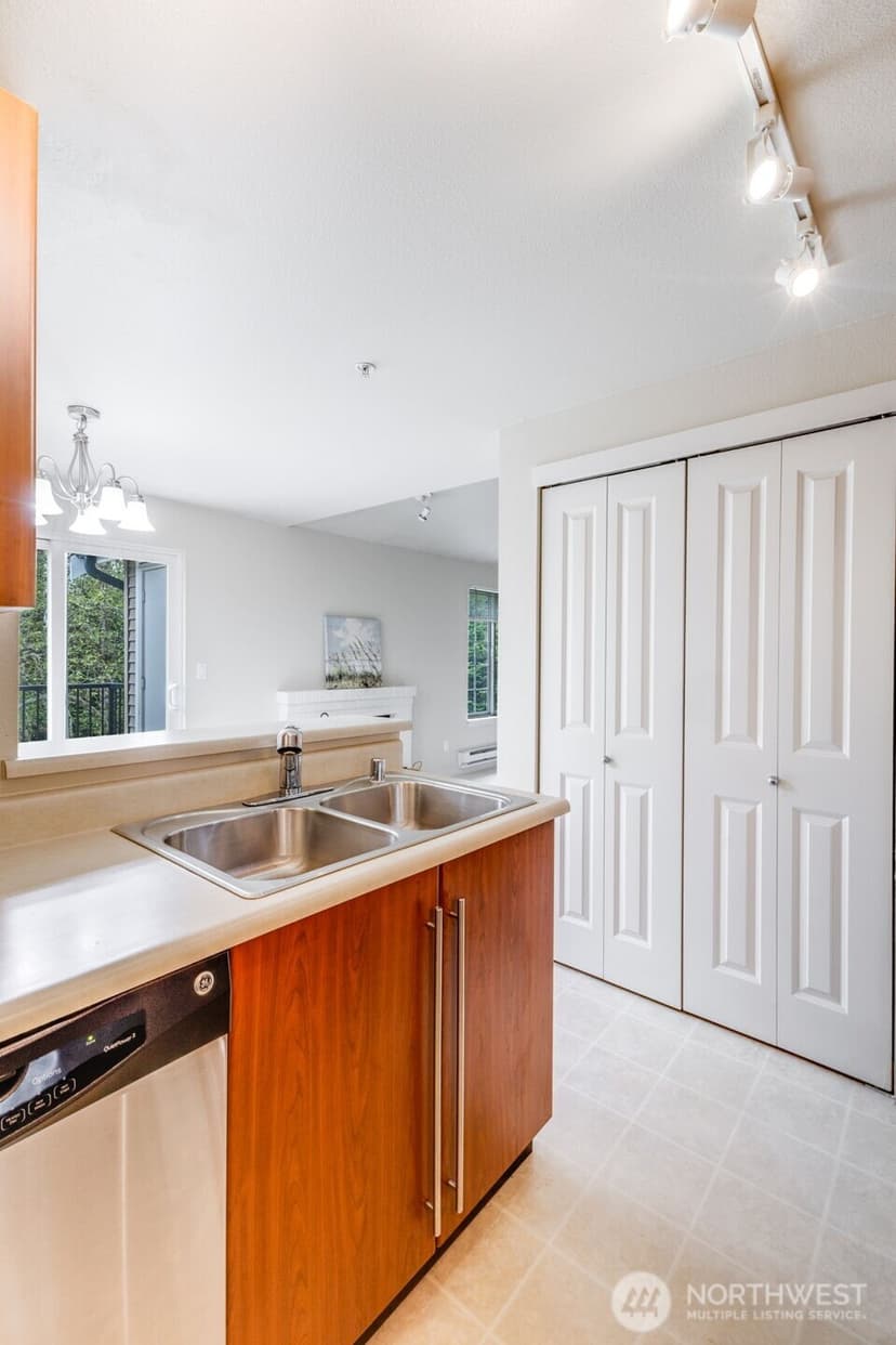 Property photo for 10619 SE 261st Place #E304, Kent photo 18