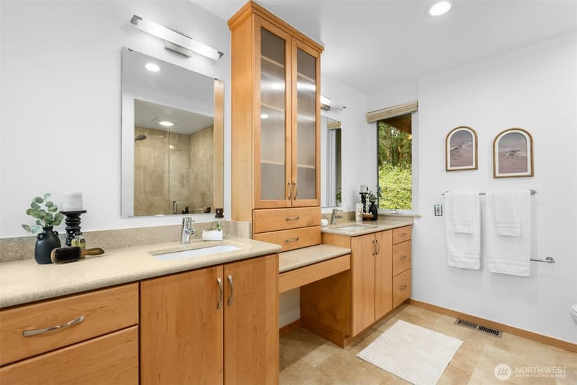 Property photo for 7237 NE 121st Place, Kirkland photo 15