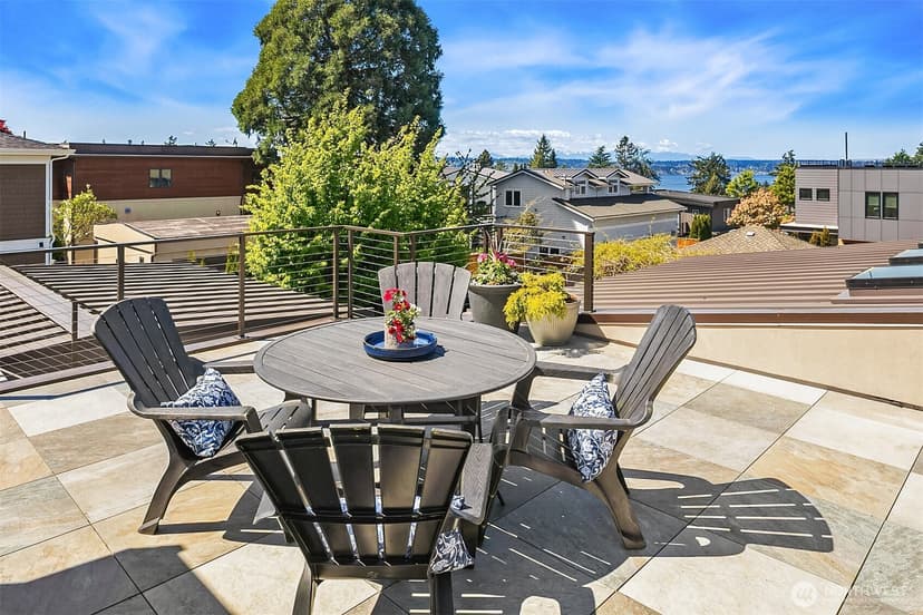 Property photo for 525 16th Avenue W, Kirkland photo 2
