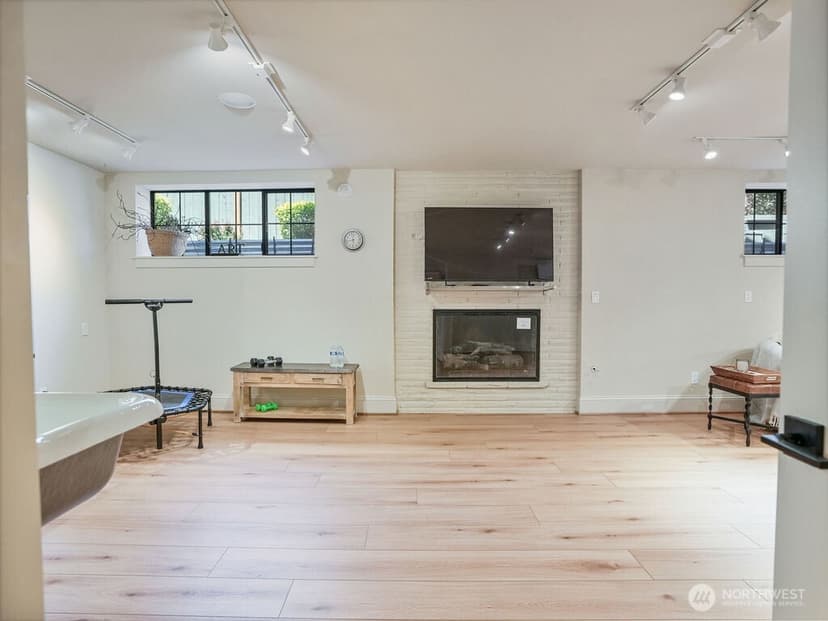 Property photo for 525 16th Avenue W, Kirkland photo 22