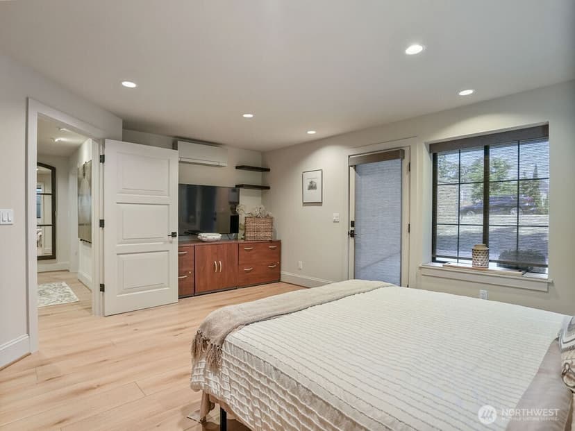 Property photo for 525 16th Avenue W, Kirkland photo 26