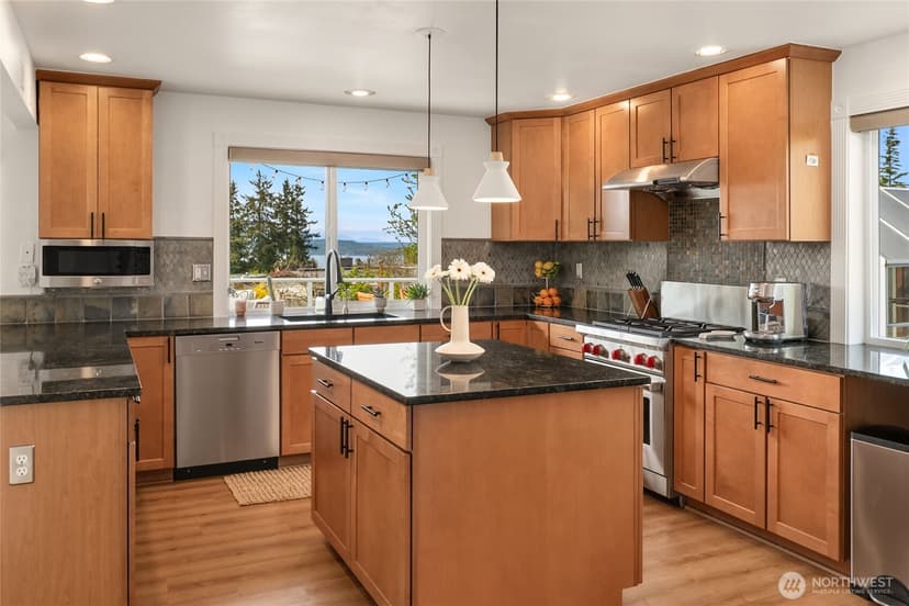 Property photo for 806 S 295th Place, Federal Way photo 6