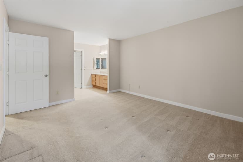 Property photo for 22211 Cliff Avenue S #104, Des Moines photo 13