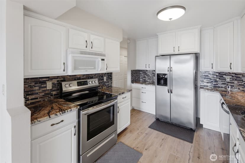 Property photo for 22211 Cliff Avenue S #104, Des Moines photo 10