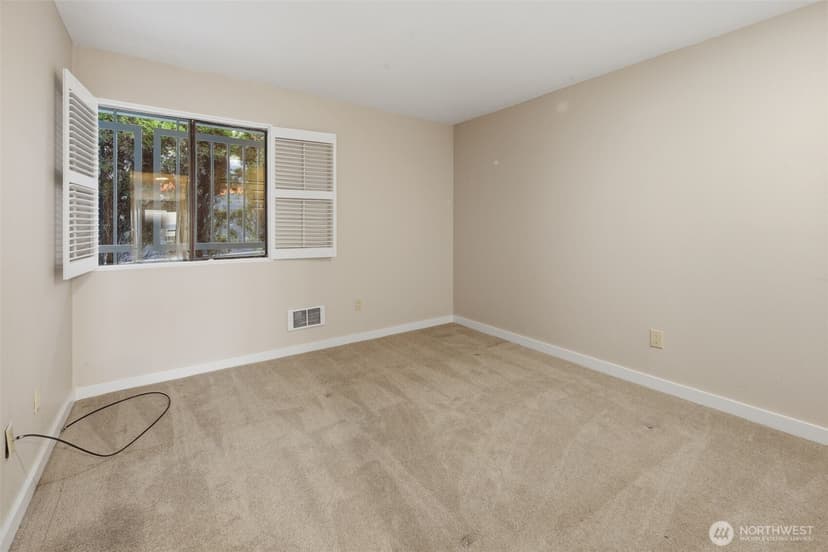 Property photo for 22211 Cliff Avenue S #104, Des Moines photo 20