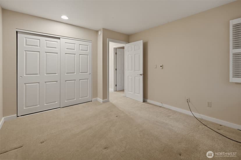Property photo for 22211 Cliff Avenue S #104, Des Moines photo 22