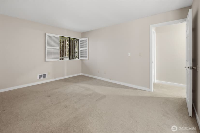 Property photo for 22211 Cliff Avenue S #104, Des Moines photo 12